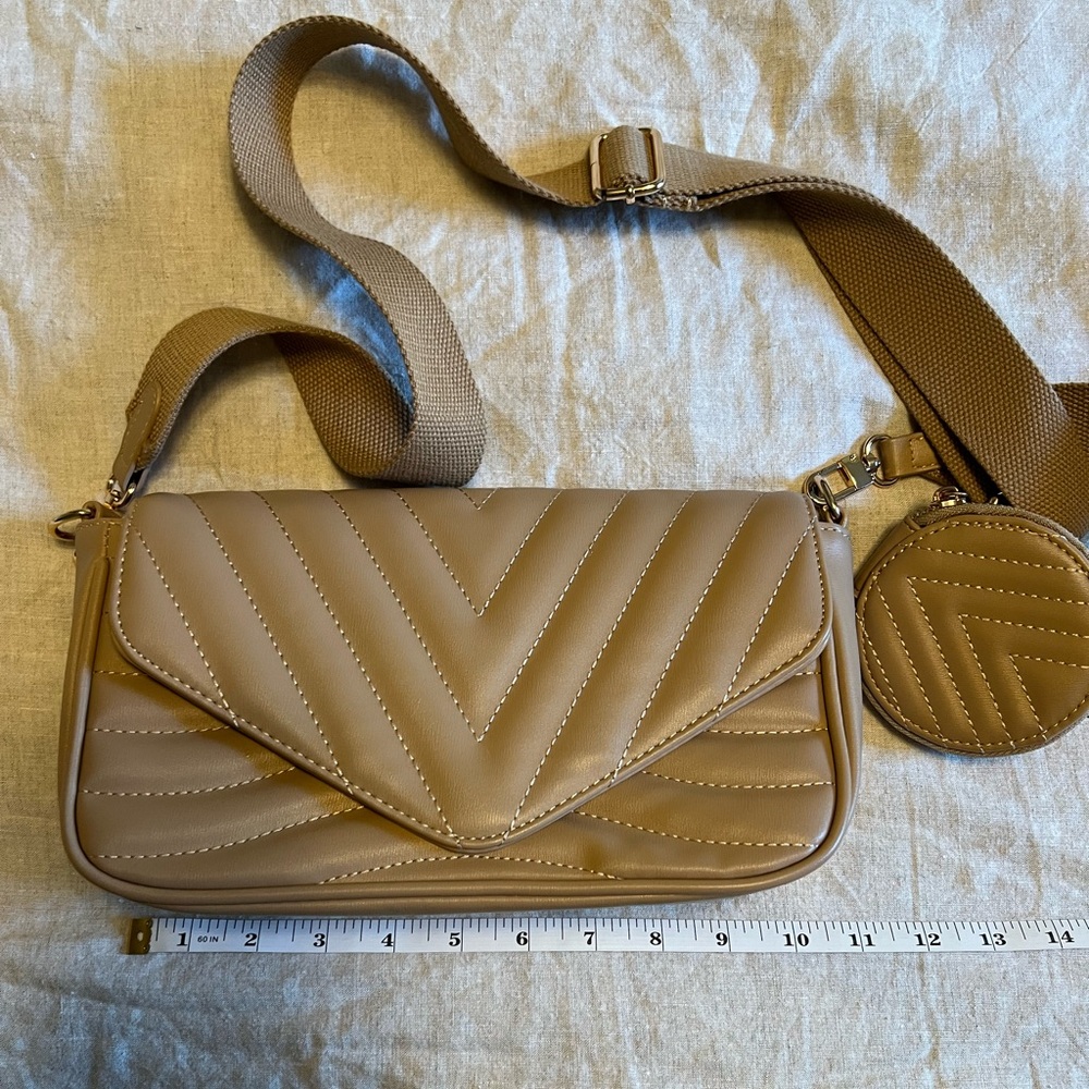 Beige purse with two different shoulder straps